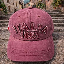 Cappello maroon con ricamo Italia 1861